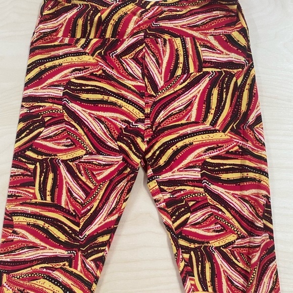 Lularoe Leggings Tall& Curvy (CY) - Picture 3 of 6